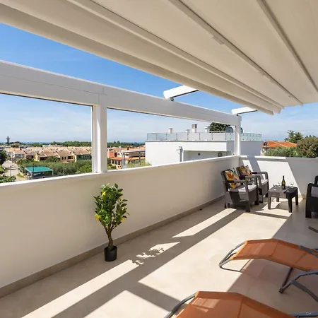 Lighthouse Entaja -